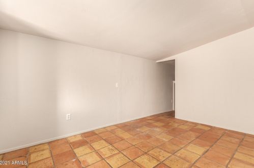 5061 Avalon Dr, Phoenix AZ 85015-5684 exterior