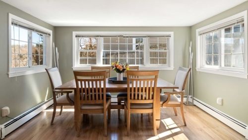 940 Randolph Ave, Milton MA 02186-4030 exterior