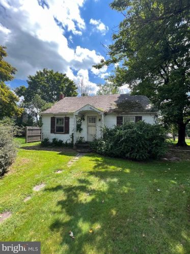 238 Hillcrest Dr, Milford NJ 08848-1001 exterior