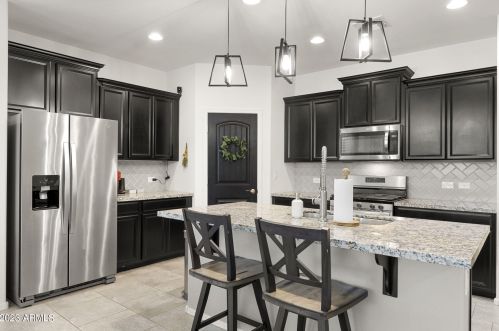 2837 Apollo Rd, Phoenix AZ  85041-5339 exterior