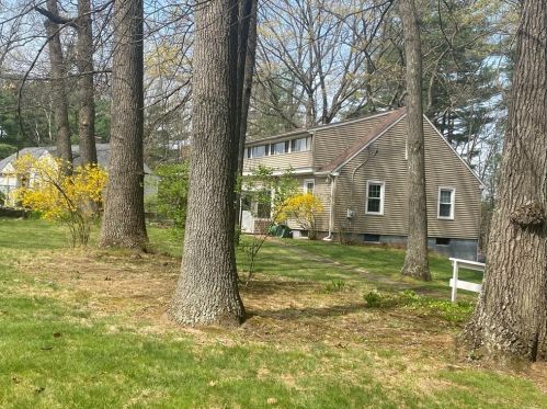 267 Valley View Dr, Montgomery, MA 01085-4131