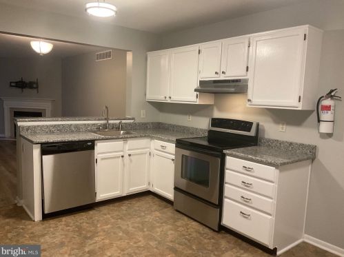 154 Evan Ct, West Deptford NJ  08086-2007 exterior