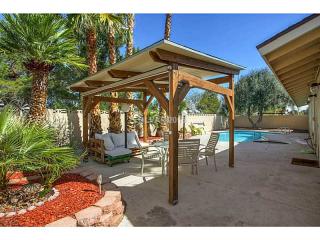 2405 La Luna Dr, Henderson NV  89014-3622 exterior