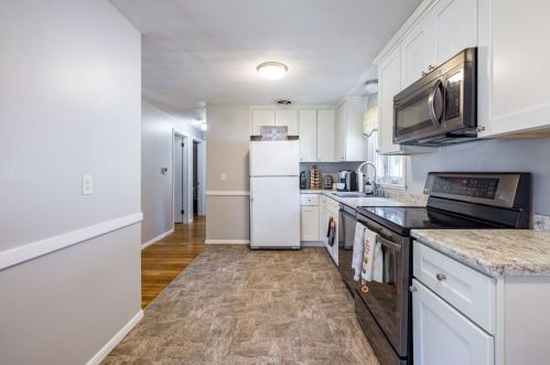 63 Clematis Rd, Agawam, MA 01001-2355