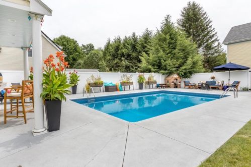 118 Messinger St, Canton MA 02021-3947 exterior