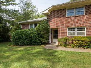 909 Cleermont Cir, Huntsville, AL 35801-1637