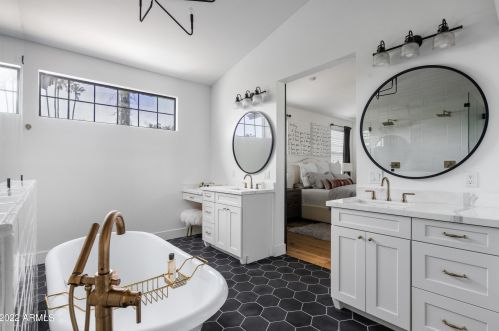 3140 52nd St, Phoenix AZ 85018-4402 exterior