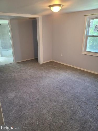 75 Barber Ave, West Deptford NJ 08096-2832 exterior