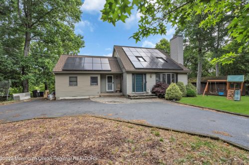 52 Lakeview Dr, Jackson Twp NJ 08527-2704 exterior