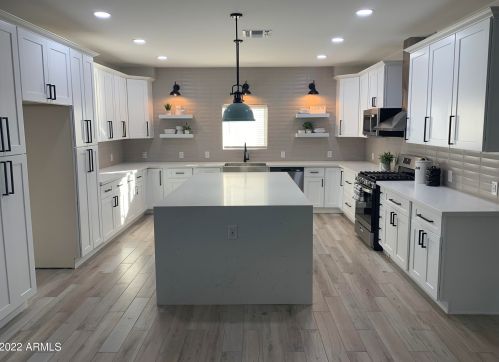 2022 22 Pl, Phoenix AZ 85042-8100 exterior