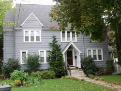 5 Glastonbury Oval, Newton, MA 02468-1629