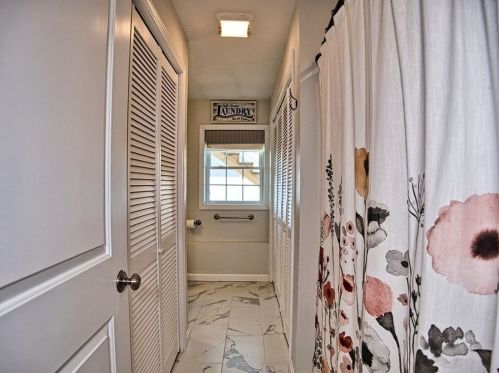 341 Courtney St, Fall River MA 02720-6726 exterior