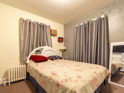 143 Lowell St, Methuen MA 01844-6825 exterior