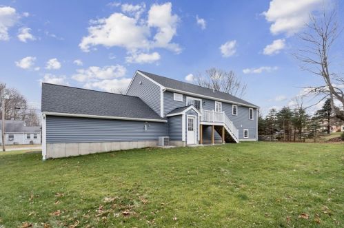 40 Lawrence Ave, East Bridgewater MA 02324-1613 exterior