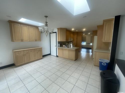 2193 Gyrfalcon Dr, Sandy UT 84092-4049 exterior