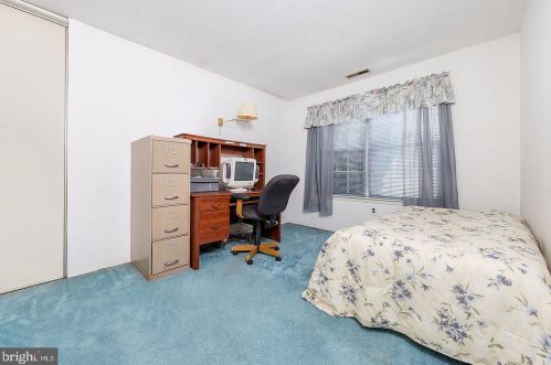 29 Knollwood Dr, West Deptford NJ 08096-6701 exterior