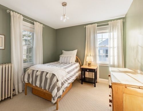 2 Bonad Rd, Milton MA 02186-3212 exterior