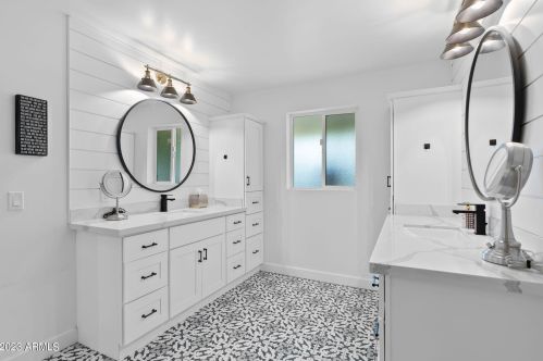 5201 34th St, Phoenix AZ  85018-1440 exterior