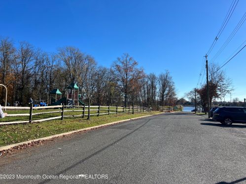 225 Silverside Ave, Little Silver NJ  07739-1752 exterior