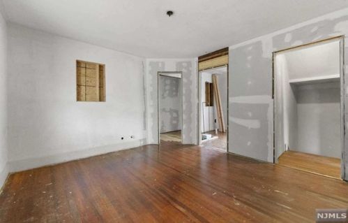 33 Hamilton Ave, Kearny NJ  07032-1804 exterior