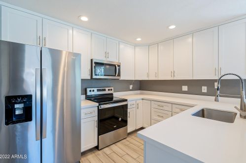 4769 Belleview St, Phoenix AZ  85008-5606 exterior