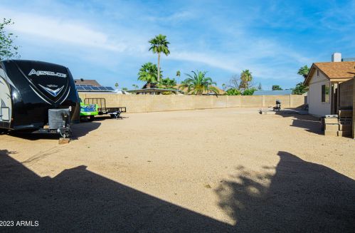 2322 Country Gables Dr, Phoenix AZ 85053-4532 exterior