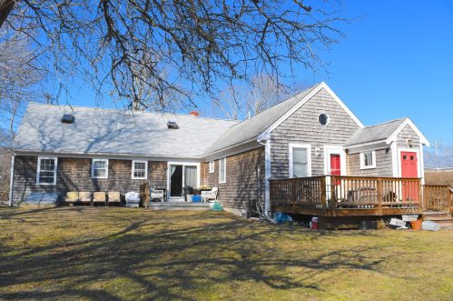 28 Pelican Ln, Falmouth, MA 02540-3135