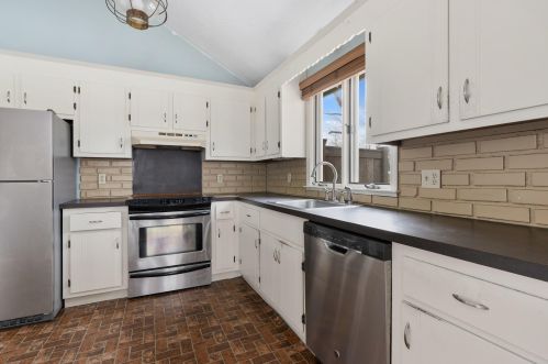 8 Joshuas Way, Chatham MA 02633-1565 exterior