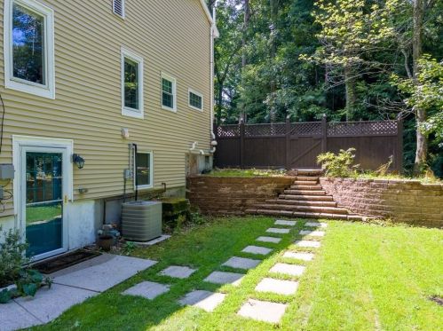 181 Floral St, Shrewsbury MA  01545-3246 exterior