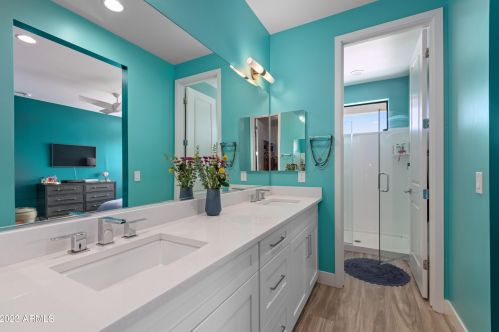 3128 Cheryl Dr, Phoenix AZ 85028-2329 exterior