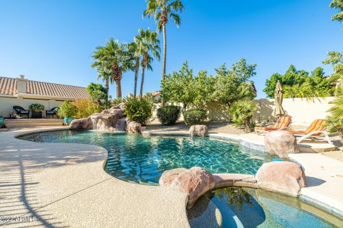 17002 32 Way, Phoenix AZ 85018-3973 exterior