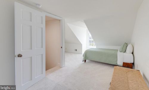 335 6 St, Philadelphia PA 19140-4560 exterior