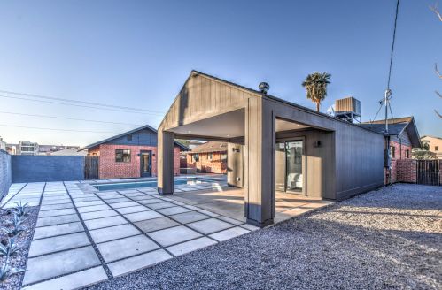 1201 Edgemont Ave, Phoenix AZ 85035-1809 exterior