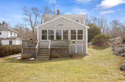 216 Hull St, Hingham MA 02043-1423 exterior