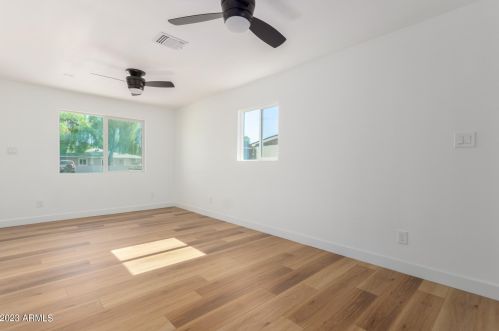 2544 Clarendon Ave, Phoenix AZ 85033-4124 exterior