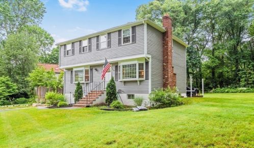 18 Pennacook St, Norfolk MA  02056-1117 exterior