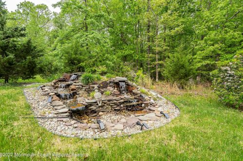 335 Veterans Hwy, Jackson Twp NJ 08527-2832 exterior