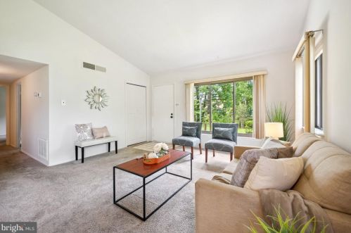 9 Maplewood Ct, West Deptford NJ 08066-2406 exterior