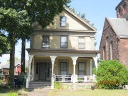 195 Church St, Newton, MA 02458-1905
