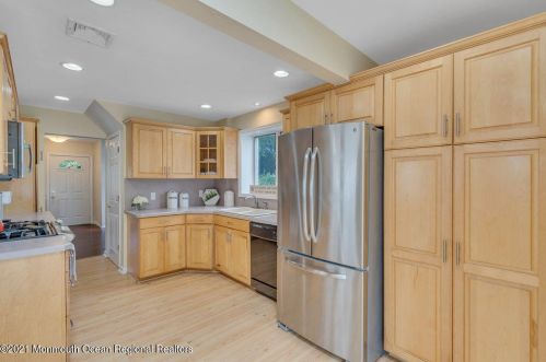 39 Brown Pl, Tinton Falls NJ  07701-2206 exterior