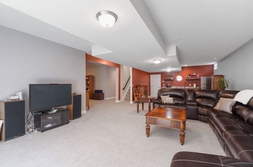 71 Pinetree Dr, Methuen MA 01844-1268 exterior