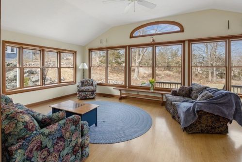 216 Hull St, Hingham MA 02043-1423 exterior