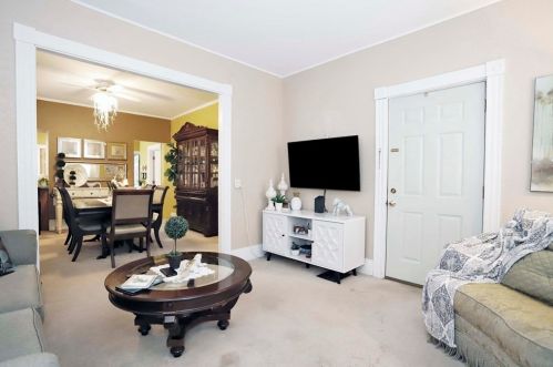 106 Arnold St, New Bedford MA 02740-3640 exterior