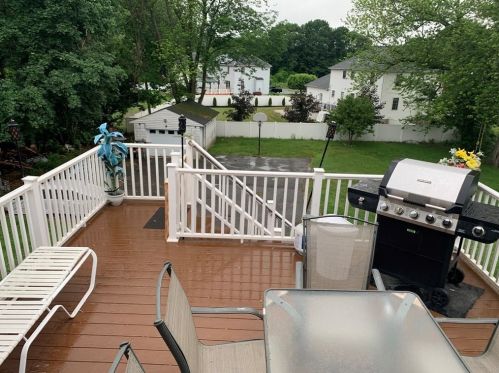 1122 Mammoth Rd, Dracut MA 01826 exterior