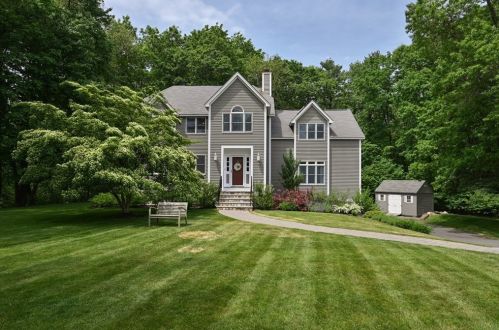12 Winterberry Ln, North Reading, MA 01864-1819
