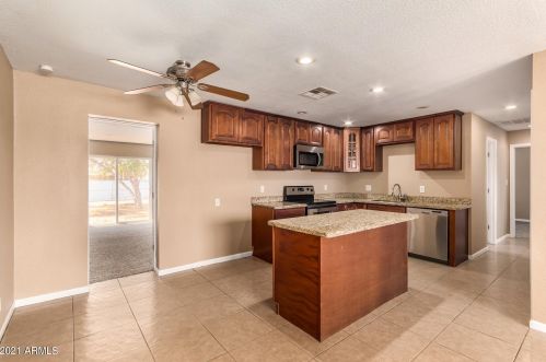 8444 6 Ave, Phoenix AZ 85023-6580 exterior