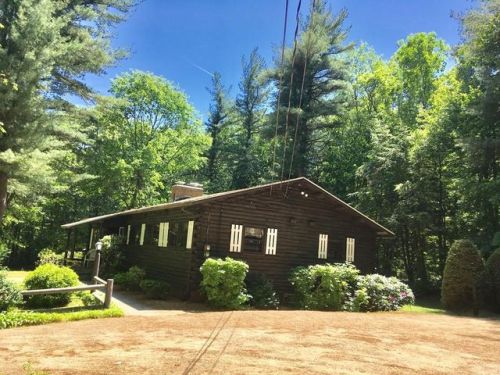 104 Holden Rd, Worcester, MA 01612-1150