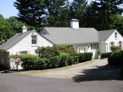 522 Dedham St, Newton, MA 02459-2942