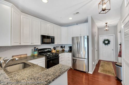 44 Kyle Dr, Tinton Falls NJ 07712-7535 exterior