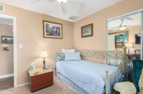 3220 Cinnabar Ave, Phoenix AZ 85020-1815 exterior